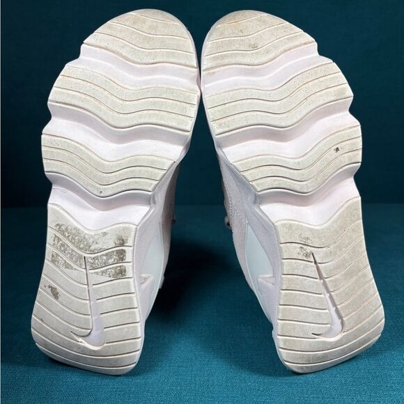 Size 7.5 - Women’s Nike Ryz 365 Barely rose shoes - Picture 7 of 8